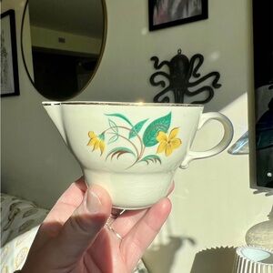 VTG Starlight round platter with a set of 2 dinner plates, 2 dessert plates………..